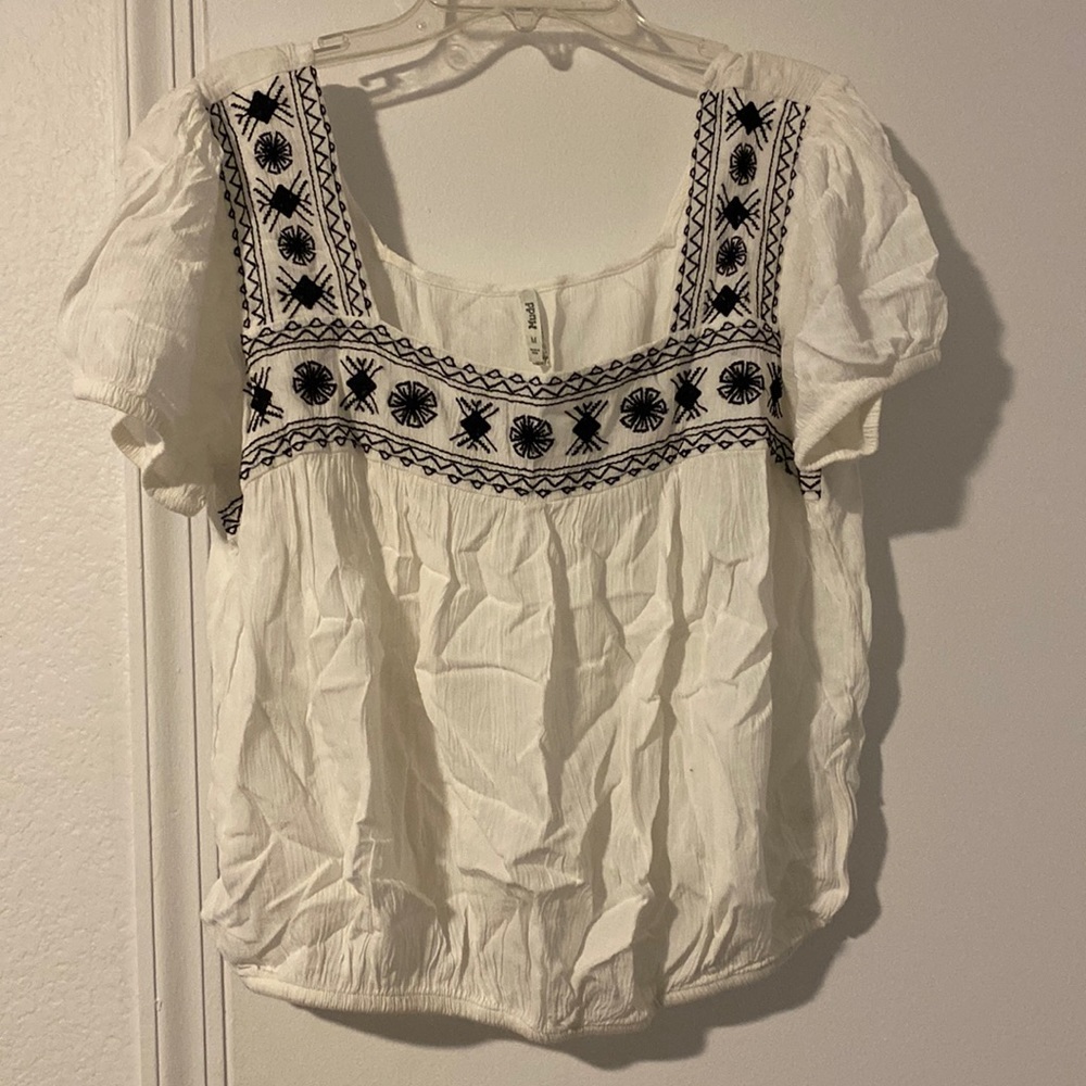 Black and white summer top size medium
